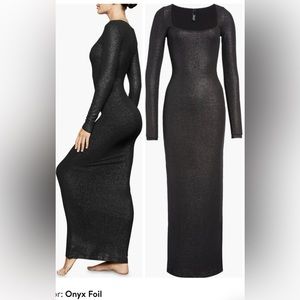 Beautiful ribbed long sleeve maxi dress color is onyx foil.